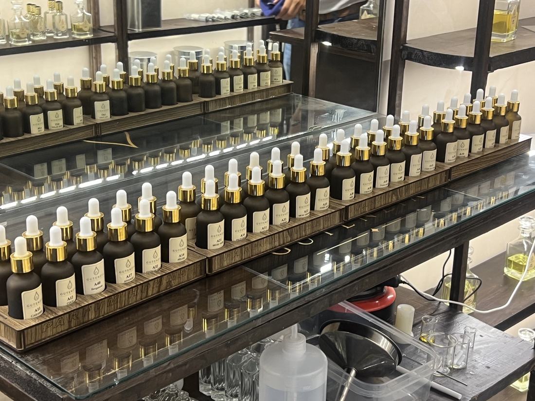 Group perfume making workshop in Marrakech